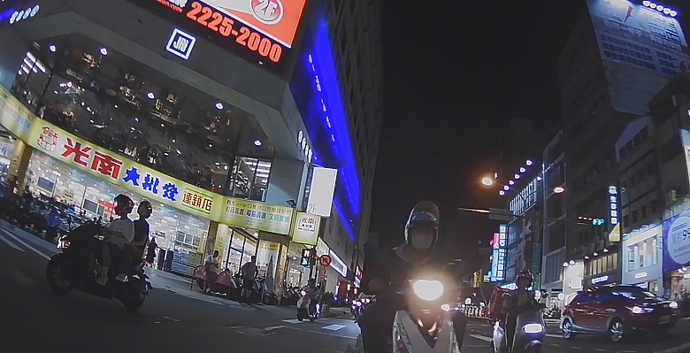 老牌行車紀錄器飛樂-冰鷹 M92 Smart 雙鏡頭行車紀錄器 開箱實測｜無螢幕輕巧版也能超猛錄影！