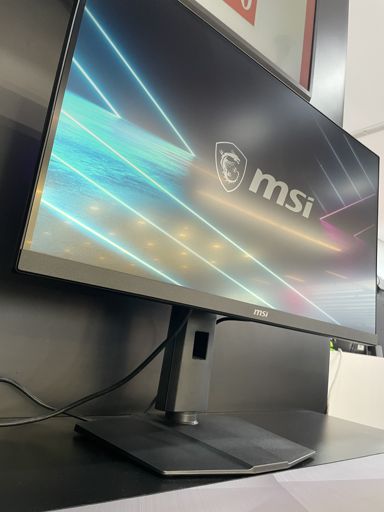 台中微星旗艦館 | MSI MAG 272URDF E16 4K 160Hz 一台滿足玩家與創作者的4K全能戰士