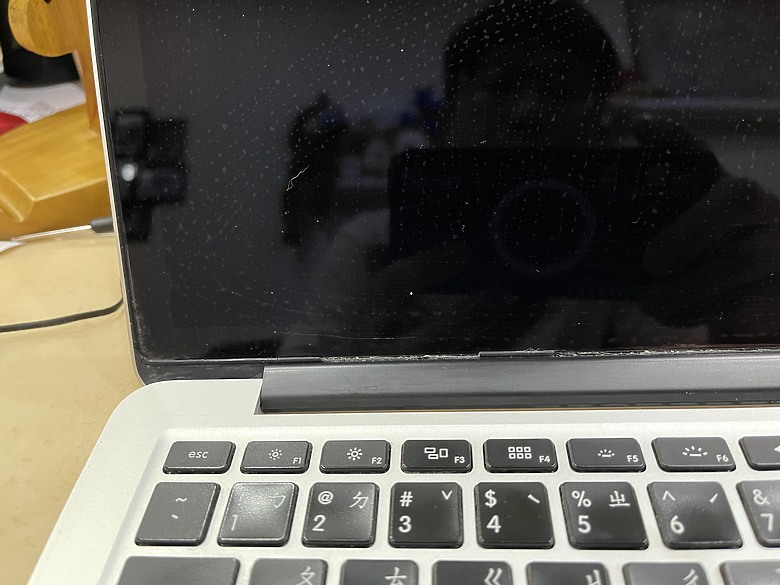 最近收了一台大滿配的二手A1502來找樂子