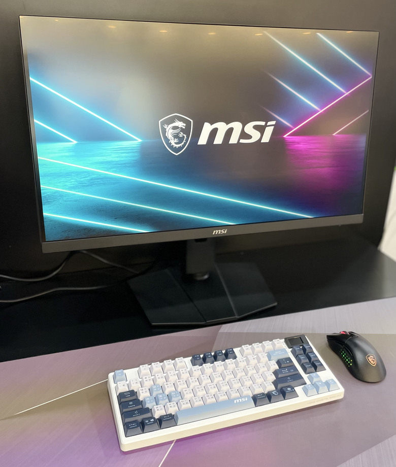台中微星旗艦館 | MSI MAG 272URDF E16 4K 160Hz 一台滿足玩家與創作者的4K全能戰士