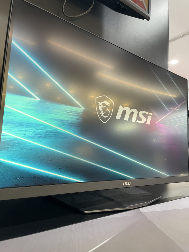 台中微星旗艦館 | MSI MAG 272URDF E16 4K 160Hz 一台滿足玩家與創作者的4K全能戰士