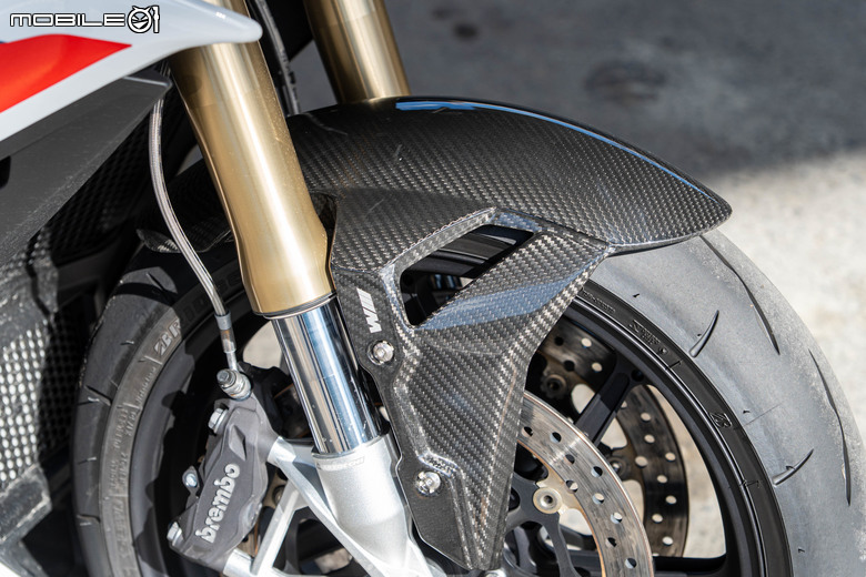 點我看大圖 2025 BMW S1000 R M版試駕|從從容容游刃有餘!快得無感,穩得神奇!實現「快、穩、吸」的騎乘體驗!