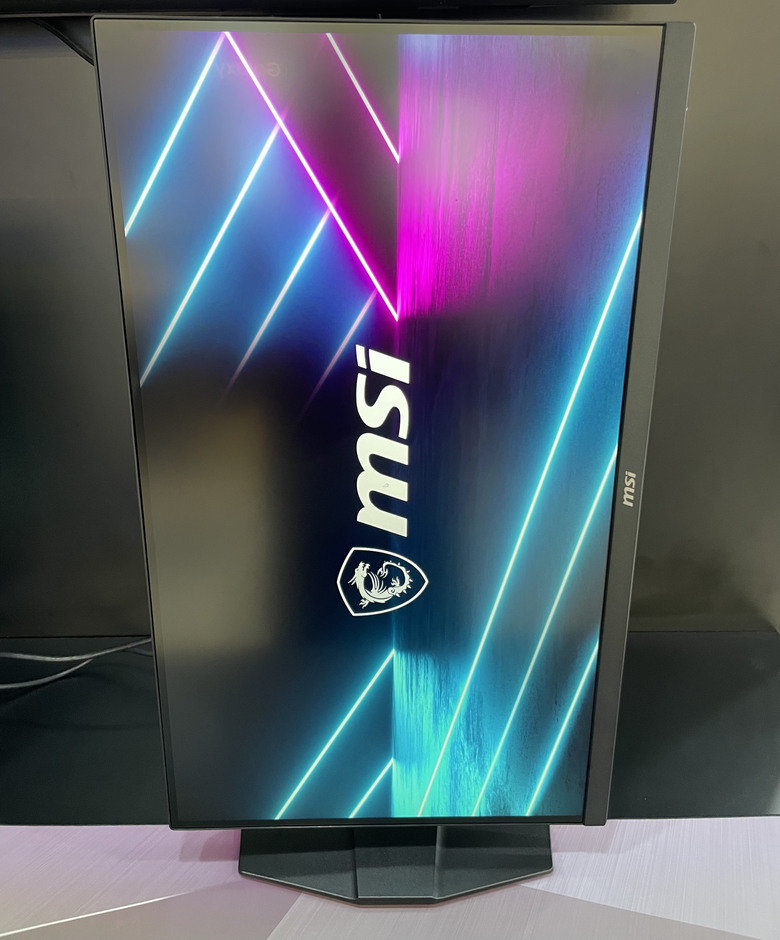 台中微星旗艦館 | MSI MAG 272URDF E16 4K 160Hz 一台滿足玩家與創作者的4K全能戰士