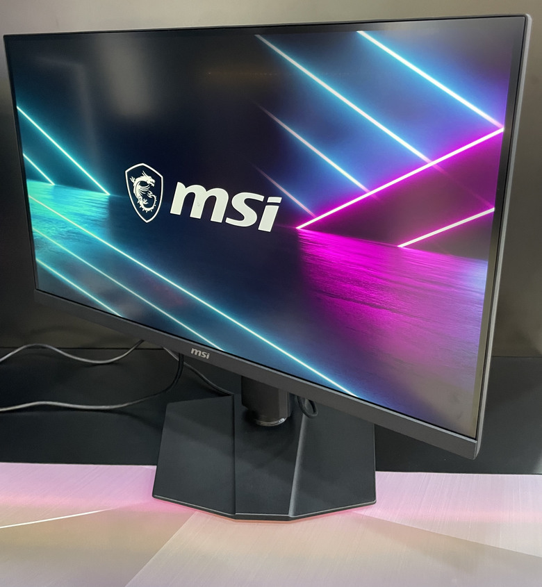 台中微星旗艦館 | MSI MAG 272URDF E16 4K 160Hz 一台滿足玩家與創作者的4K全能戰士