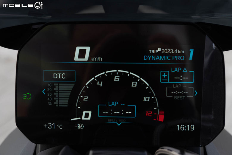 點我看大圖 2025 BMW S1000 R M版試駕|從從容容游刃有餘!快得無感,穩得神奇!實現「快、穩、吸」的騎乘體驗!