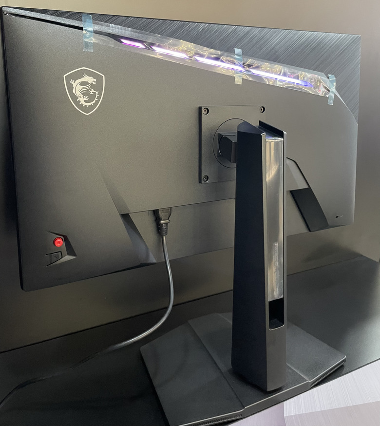 台中微星旗艦館 | MSI MAG 272URDF E16 4K 160Hz 一台滿足玩家與創作者的4K全能戰士