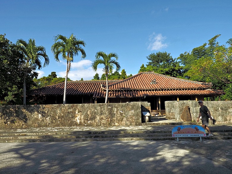 玉泉洞｜沖繩世界、瀨長島露台｜瀬長島 ウミカジテラス、貓咪大本營之奧武島 — 2025年教師節連假之日本沖繩不自駕四日之旅 第四回 沖繩南部包車半日遊