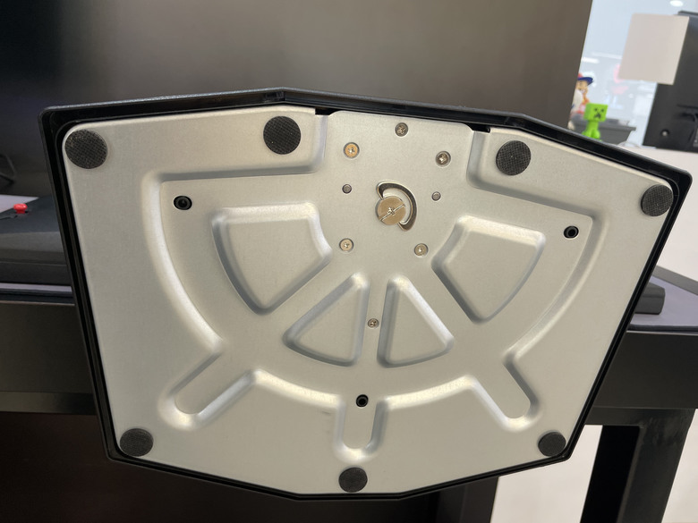 台中微星旗艦館 | MSI MAG 272URDF E16 4K 160Hz 一台滿足玩家與創作者的4K全能戰士