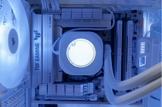 CORSAIR 也有短線串接！ NAUTILUS 360 RS LCD 一體式水冷散熱器與 RS 系列風扇