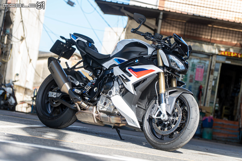 點我看大圖 2025 BMW S1000 R M版試駕|從從容容游刃有餘!快得無感,穩得神奇!實現「快、穩、吸」的騎乘體驗!