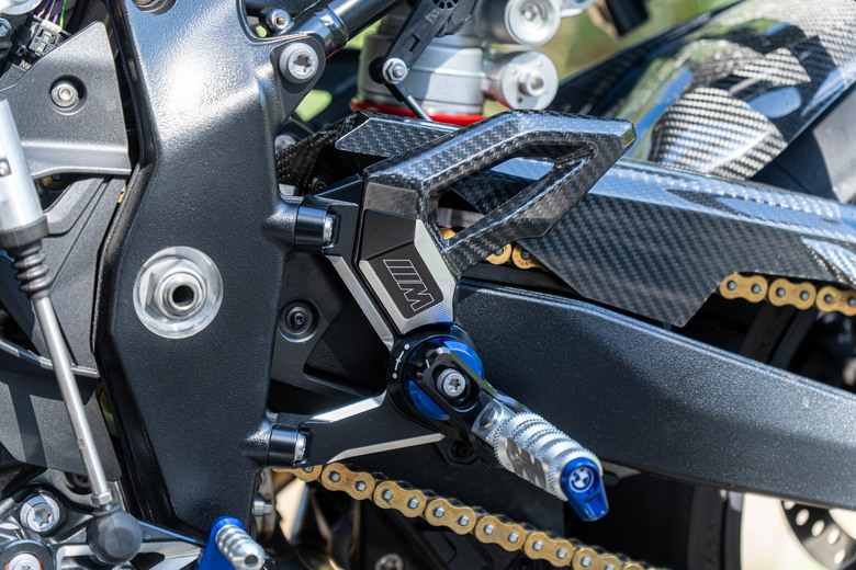 2025 BMW S1000 R M版試駕|從從容容游刃有餘!快得無感,穩得神奇!實現「快、穩、吸」的騎乘體驗!