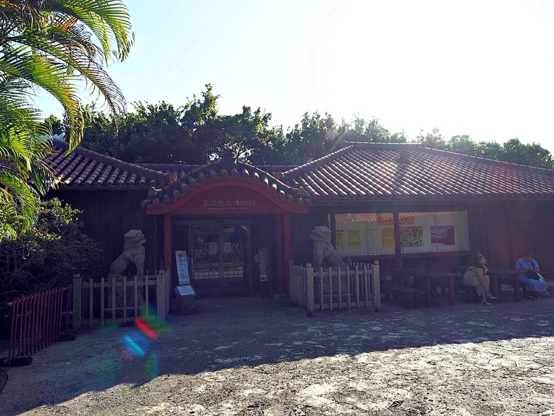 玉泉洞｜沖繩世界、瀨長島露台｜瀬長島 ウミカジテラス、貓咪大本營之奧武島 — 2025年教師節連假之日本沖繩不自駕四日之旅 第四回 沖繩南部包車半日遊