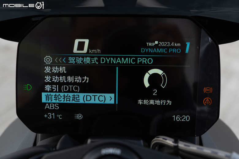 點我看大圖 2025 BMW S1000 R M版試駕|從從容容游刃有餘!快得無感,穩得神奇!實現「快、穩、吸」的騎乘體驗!