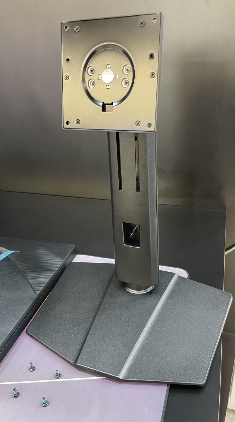 台中微星旗艦館 | MSI MAG 272URDF E16 4K 160Hz 一台滿足玩家與創作者的4K全能戰士