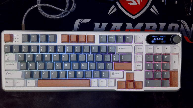 點我看大圖 開箱|【ROYAL KLUDGE】RK S98 三模無線機械鍵盤 - 自帶螢幕及音量旋鈕,可熱插拔的 98 鍵雪皇軸之作!