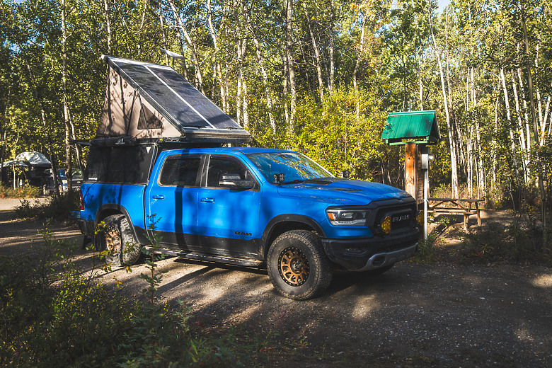 點我看大圖 一個人一台車一路向北直到世界的盡頭 – 兩個月的公路露營旅行 – EP 7 – 溫泉、路標、加拿大會過馬路的野生動物