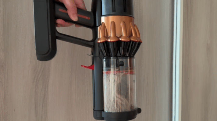 315AW 怪獸吸力＋雙錐無纏結設計，Dyson V16 Piston Animal 強悍精練清潔體驗