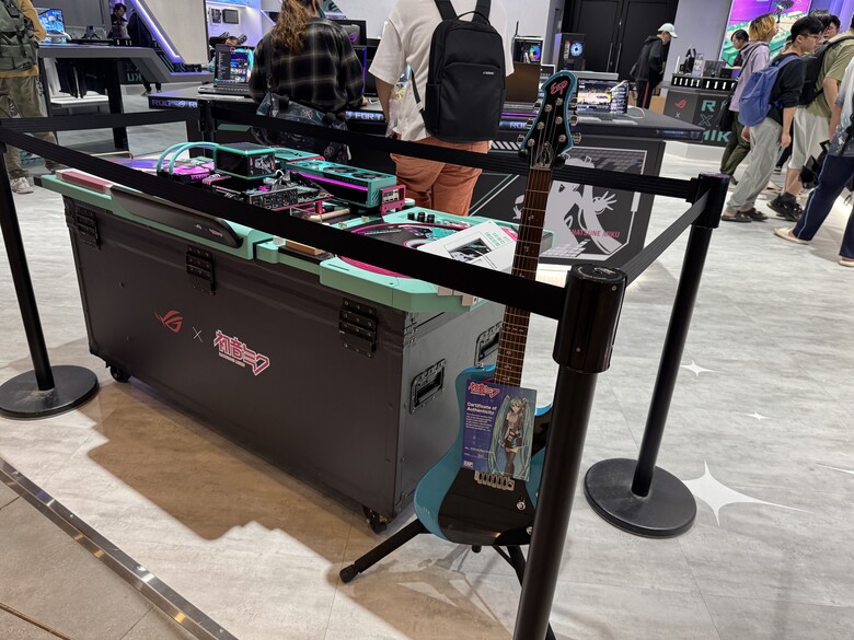 【採訪】ROG 初音未來聯名快閃店開幕 最強音樂改裝機亮相打造動感遊戲風格