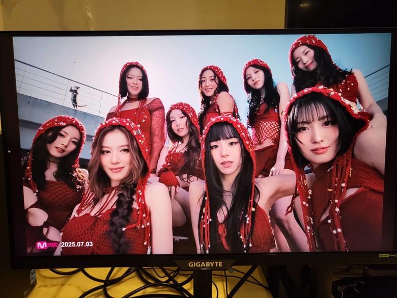 【開箱」萬元有找電競螢幕 技嘉 M27Q2 QD