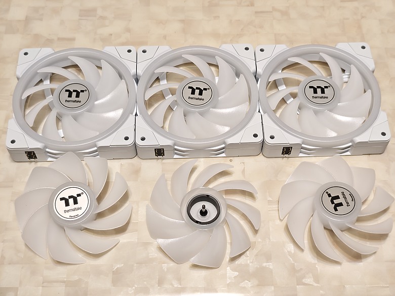 [開箱]TT MAGFloe 360 Ultra ARGB Sync雪白版-自帶3.95吋螢幕的旗艦水冷