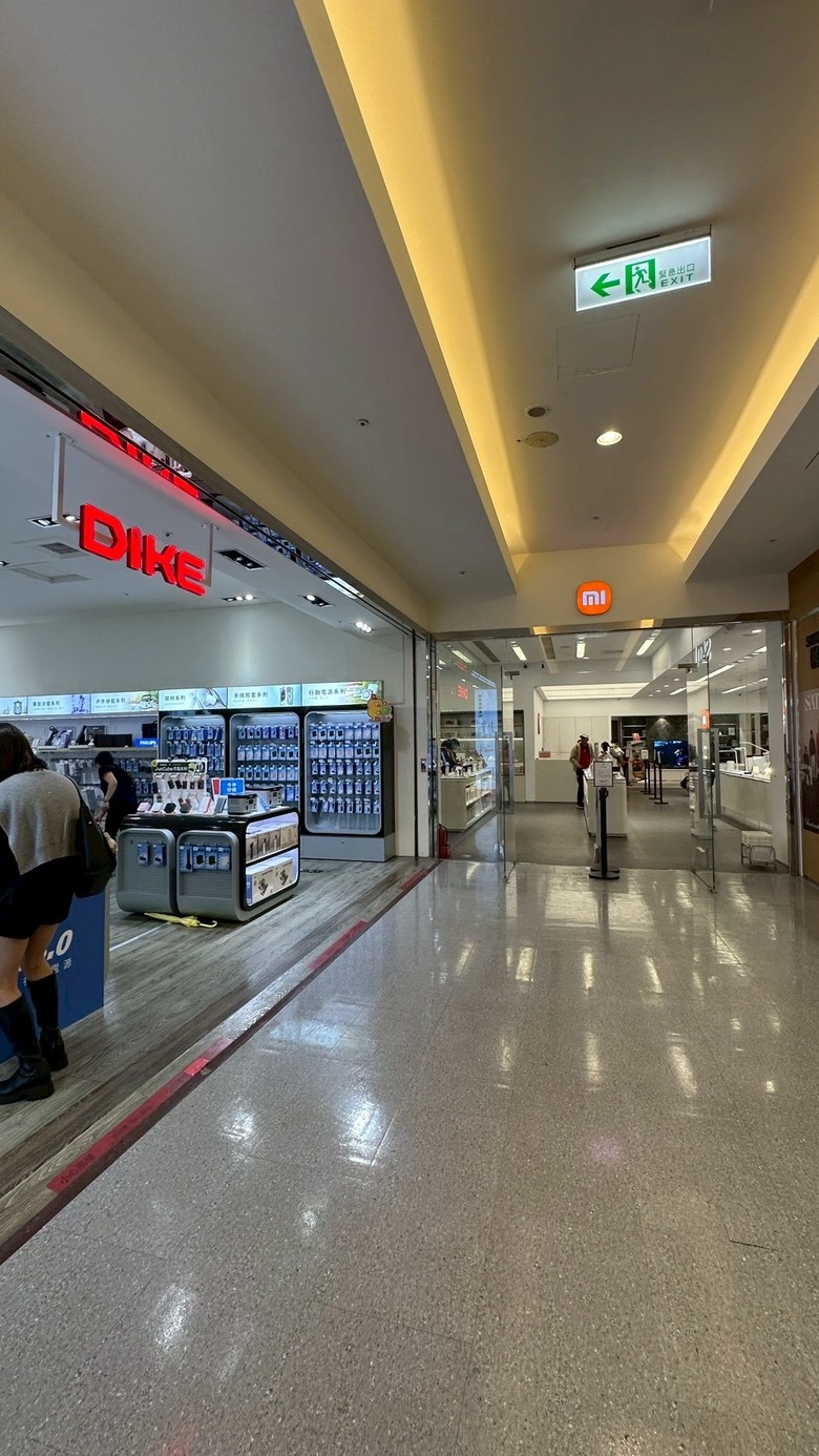 露營推~ PHILIPS DLP8092C 1000W 儲能行動電源(台北信義購入)