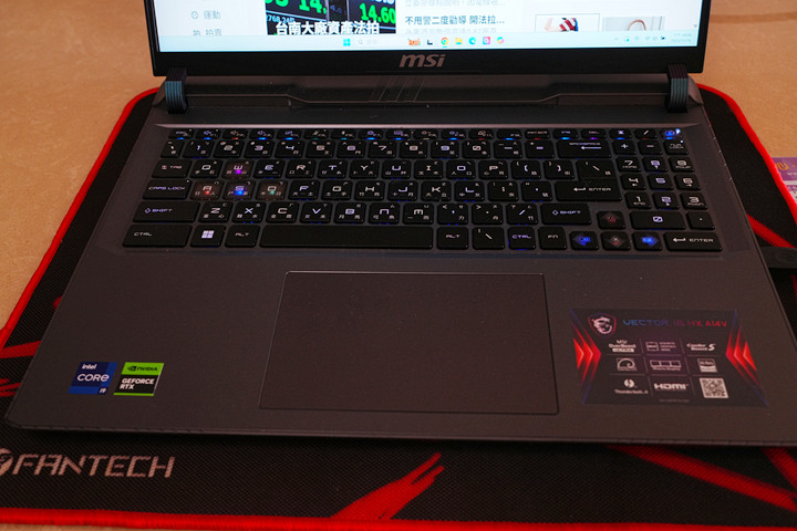 站立的視野更光明,歐司朗 OSRAM 舒壐 LED 調光調色 雙臂夾/立燈