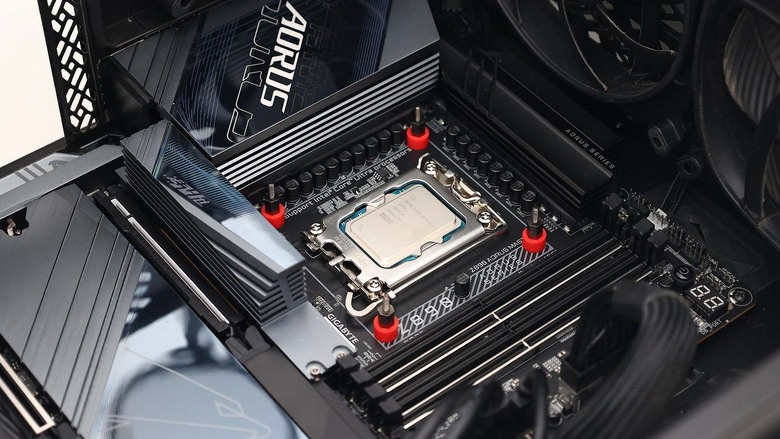 點我看大圖 從電腦升級看特修斯悖論「升級過後,還是原本那台電腦嗎?」的思辨