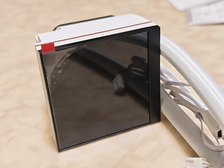 [開箱]TT MAGFloe 360 Ultra ARGB Sync雪白版-自帶3.95吋螢幕的旗艦水冷