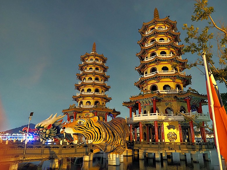 左營 再見捌捌陸-臺灣眷村文化園區、將軍好宅、轉角壹貳壹、西門遺址公園、鳳山縣舊城、蓮池潭、龍虎塔、春秋閣 — 高雄左營眷村與鳳山縣舊城懷舊之旅