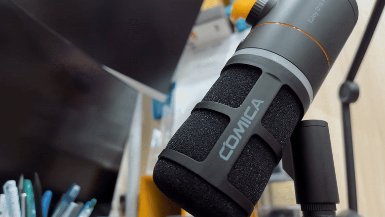 開箱｜【COMICA】EJoy D10 PRO RGB 心型動圈無線麥克風 - 心型指向式收音與內建 EQ 切換鍵，讓錄音品質更上一層樓！