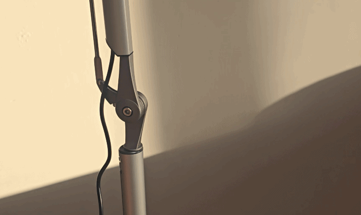 站立的視野更光明，歐司朗 OSRAM 舒壐 LED 調光調色 雙臂夾/立燈