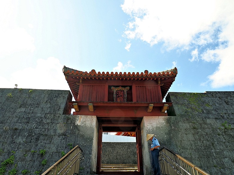 沖繩自助旅行不自駕交通攻略與景點簡述 — 泰越捷VZ568+VZ569、那霸機場入出境、當地GO及Uber、kkday包車接送、沖繩單軌(沖縄都市モノレール)、Air Porter 行李特工(運送) — 2025年教師節連假之日本沖繩不自駕四日之旅 — 「楔子」