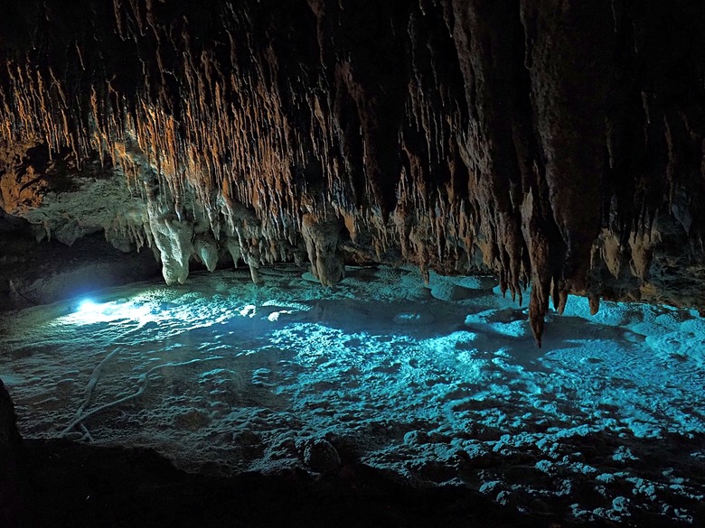 沖繩自助旅行不自駕交通攻略與景點簡述 — 泰越捷VZ568+VZ569、那霸機場入出境、當地GO及Uber、kkday包車接送、沖繩單軌(沖縄都市モノレール)、Air Porter 行李特工(運送) — 2025年教師節連假之日本沖繩不自駕四日之旅 — 「楔子」