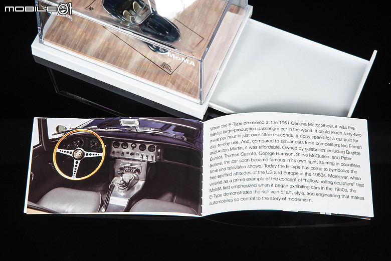 【開箱】MoMA x Hot Wheels x Jaguar E-Type三方聯名｜以微縮收藏場景呈現英倫經典跑車！