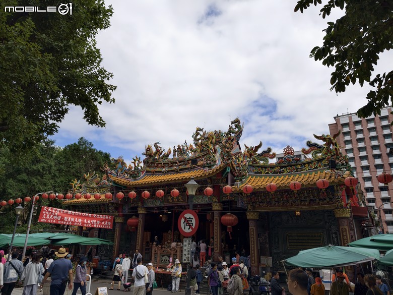 點我看大圖 臺北市文昌宮、老董牛肉麵 — 日間市區小旅行隨拍 By vivo X300 Pro 臺灣上市版本