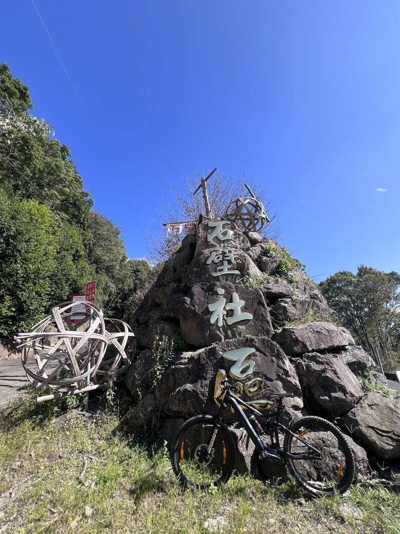 解鎖「苦茶嶺林道」-「訓導山」彎道錯綜複雜的「五星級」林道路線