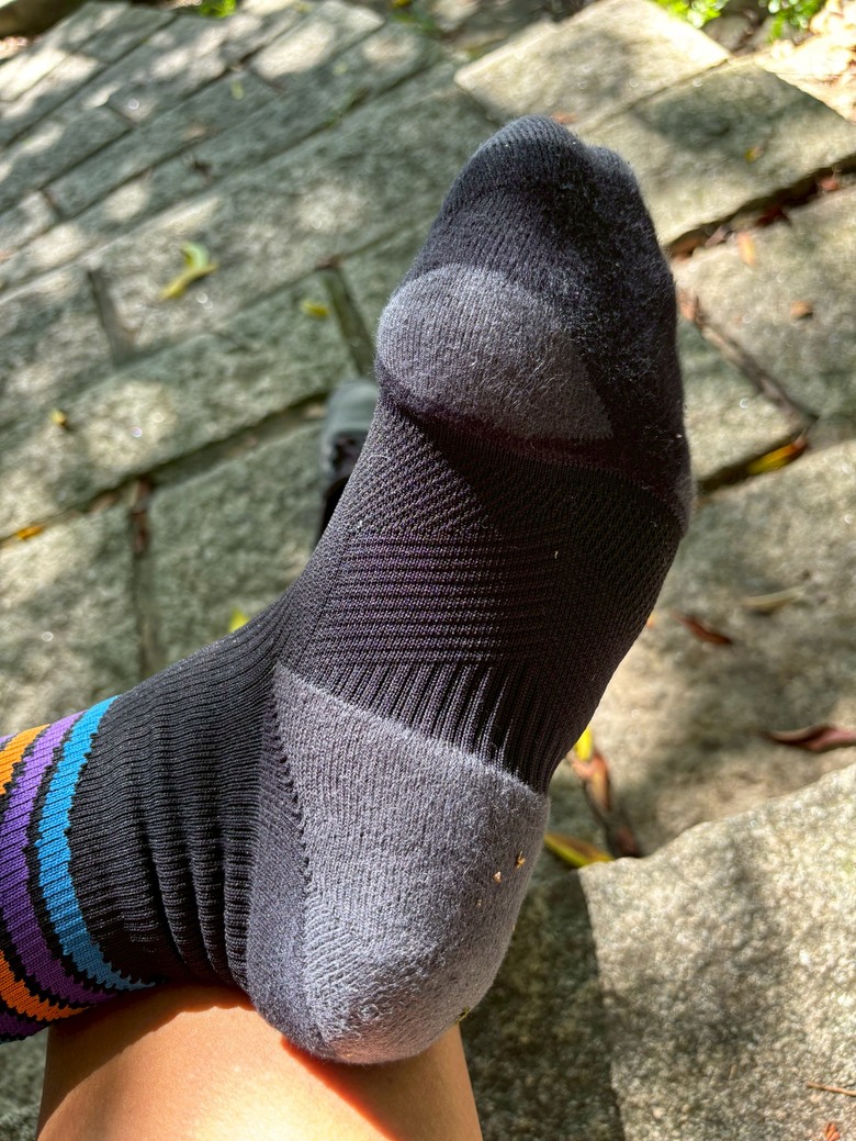 《跑襪評測》CHEGO赤足感機能長襪【山海款】 - 從山路到全馬賽道實戰心得