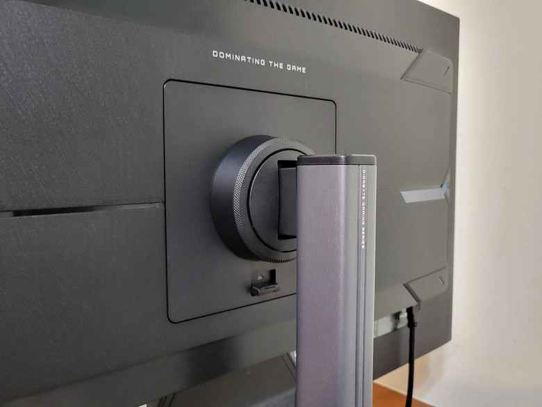 【開箱」萬元有找電競螢幕 技嘉 M27Q2 QD