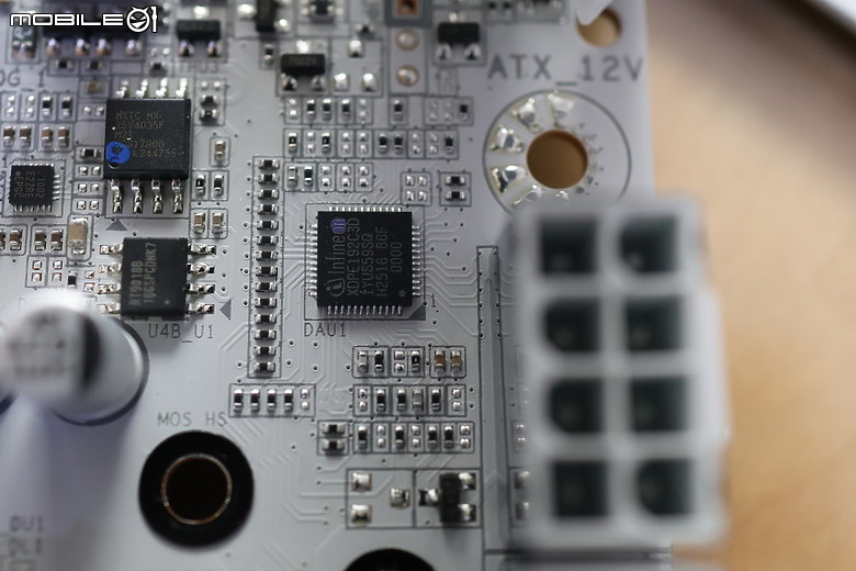 點我看大圖 白色美學 X3D Turbo 2.0 全面加速 X870E AORUS MASTER X3D ICE