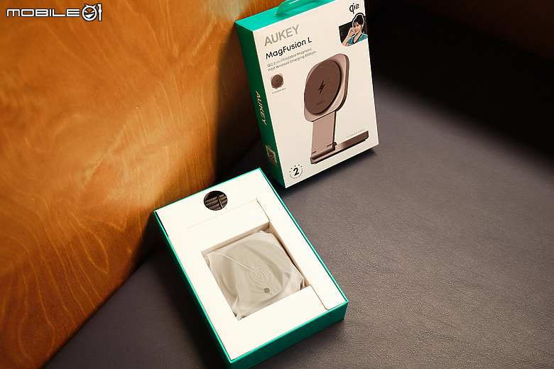 「 開箱 」AUKEY MagFusion L Qi2 二合一磁吸折疊無線充電器開箱 – 極致美學、效率王者