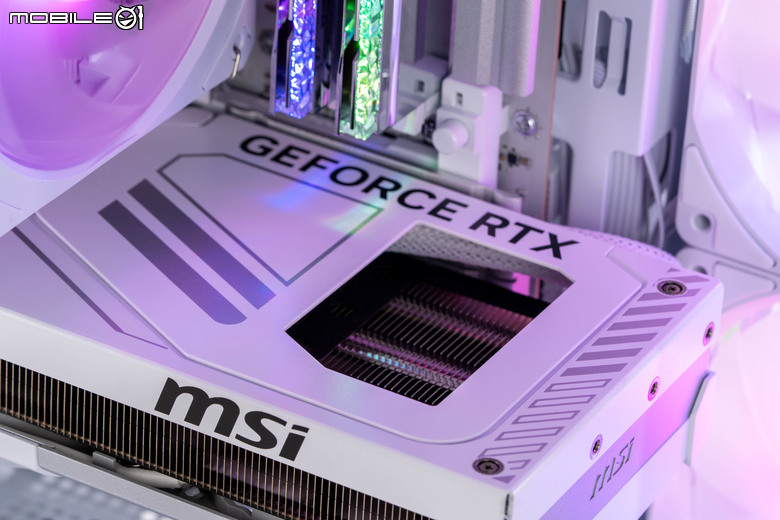 微星 GeForce RTX 5070 Ti 16G VENTUS 3X PZ OC 背插顯示卡開箱實測 獨特隱藏電源插座設計讓裝機更美