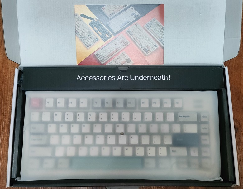 【鍵盤開箱】EPOMAKER RT82 75% 塑料鍵盤-新加坡地鐵主題