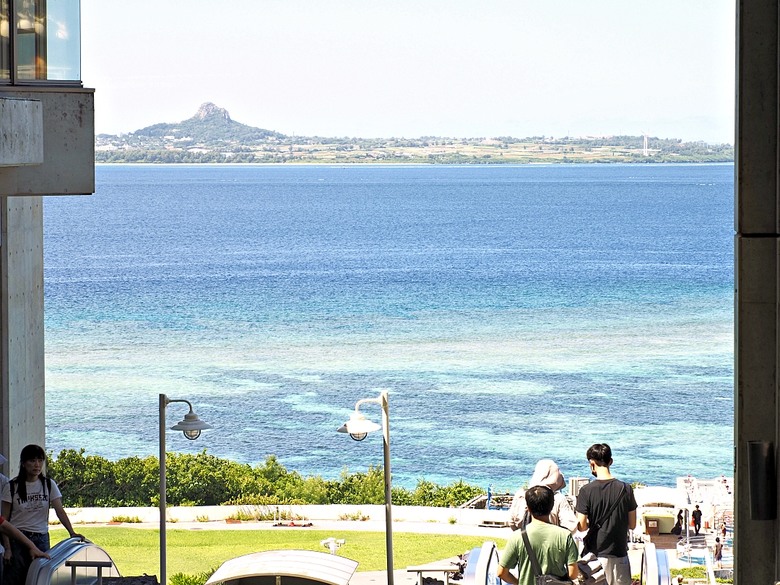 沖繩自助旅行不自駕交通攻略與景點簡述 — 泰越捷VZ568+VZ569、那霸機場入出境、當地GO及Uber、kkday包車接送、沖繩單軌(沖縄都市モノレール)、Air Porter 行李特工(運送) — 2025年教師節連假之日本沖繩不自駕四日之旅 — 「楔子」