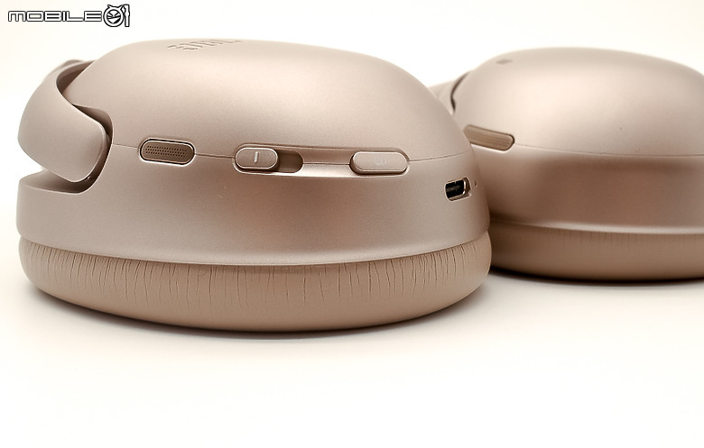 【北極熊開箱】 JBL Tour One M3- 全能旗艦，值不值得為「多功能」買單?