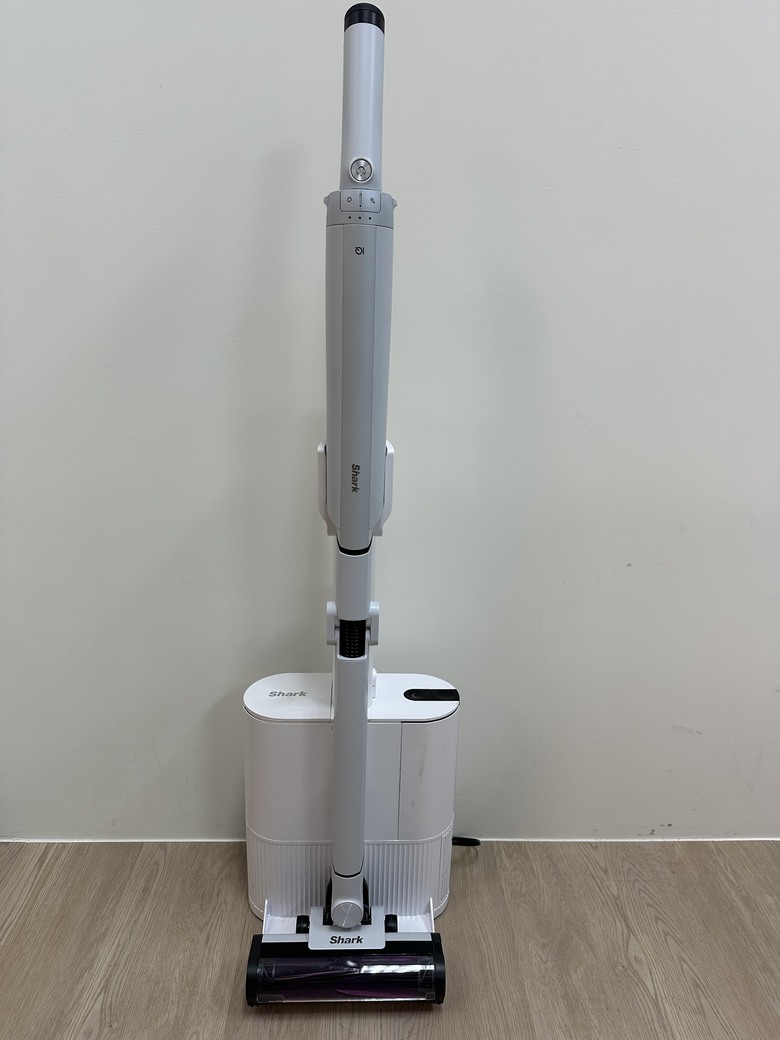 想分享一個最近新買的自動集塵吸塵器因為他讓我的生活輕鬆了一些～