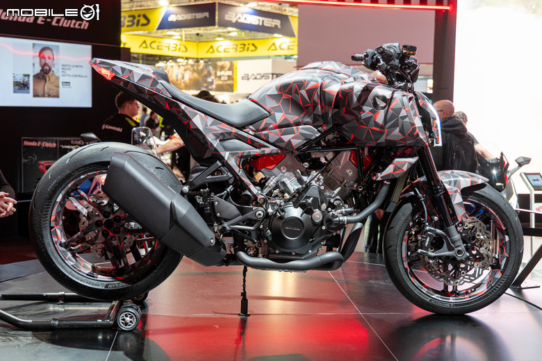 點我看大圖 【EICMA 2025】 HONDA V3R 900 E-Compressor 原型車亮相,首款量產電動車WN7登場。