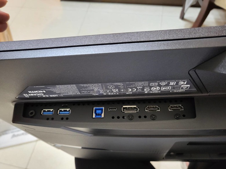 【開箱」萬元有找電競螢幕 技嘉 M27Q2 QD