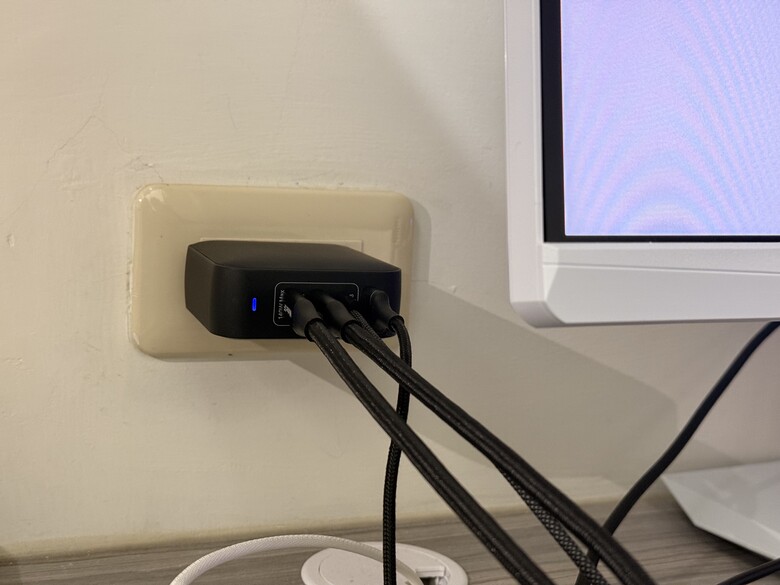 Water3F 100W/165W 3C1A GaN充電器 開箱