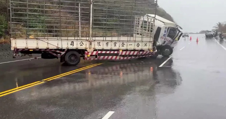 台東台9線 🚚大貨車逆向對撞🚗釀1死2傷