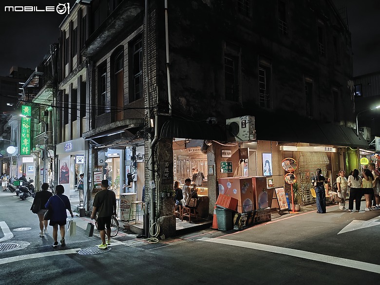 realme 15 Pro 體驗｜夜拍人像特化、AI 續航越級的「城市不夜機」！